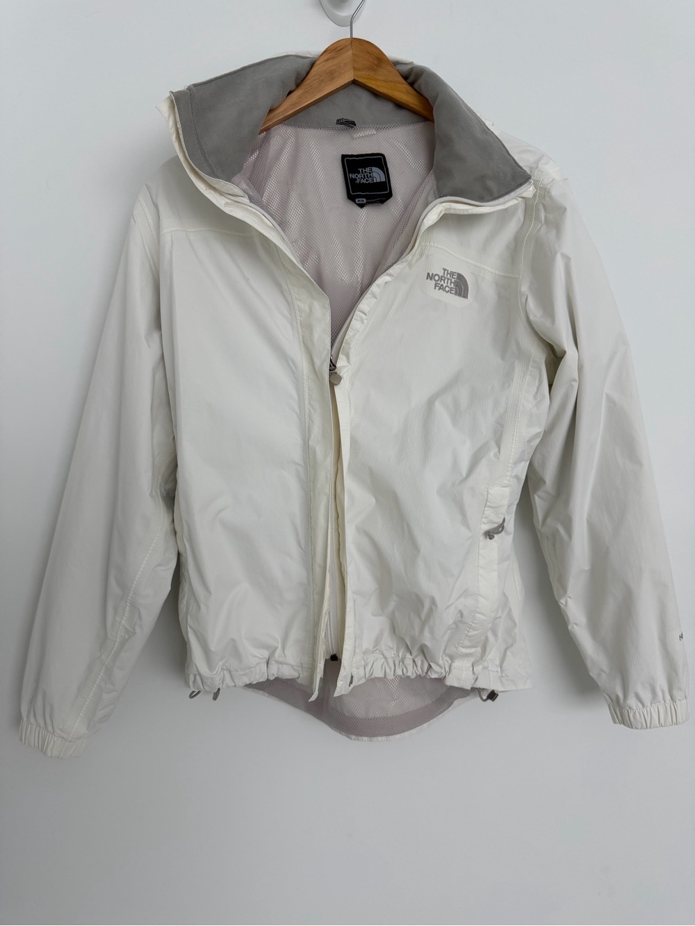 The North Face Women HyVent White Lightweight Rain Jacket medium gorpcore